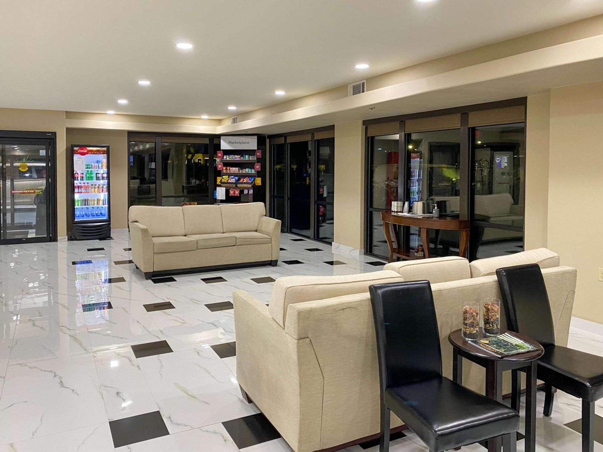 Comfort Kings Bay Naval Base Area Hotel